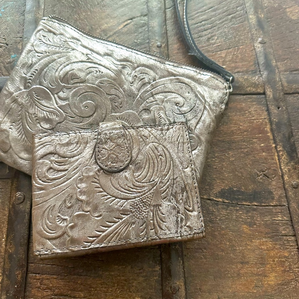 Patricia Nash Elegant Silver Embossed Women's Bag Set